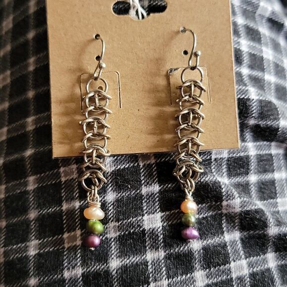 Chainmail Dangled Earrings With Pearls - Picture 3 of 3